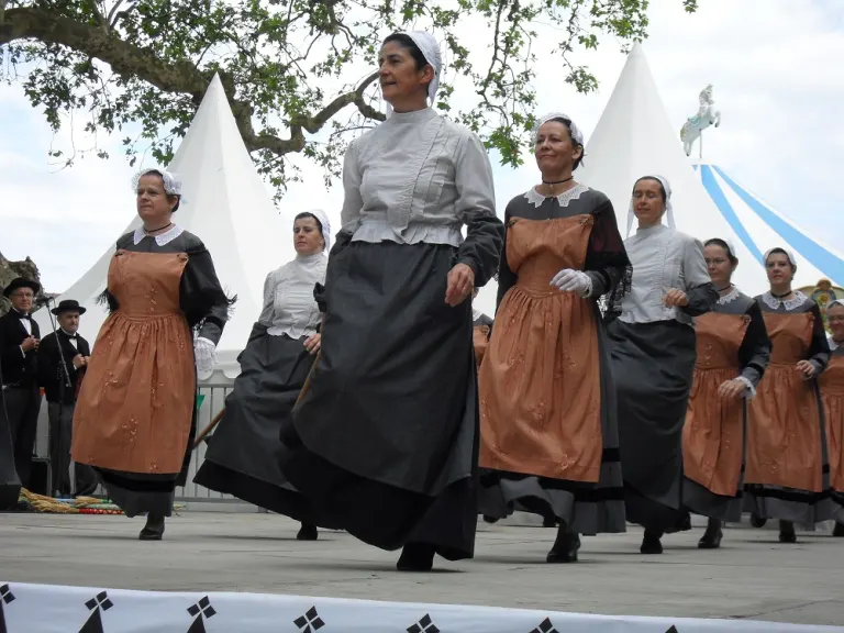 Danse avec calibourdon par La Javelle du Pays d'Ancenis