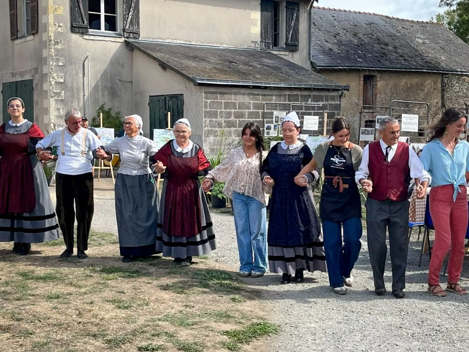 Ronde de danse bretonne avec le public lors du week-end du patrimoine 2026