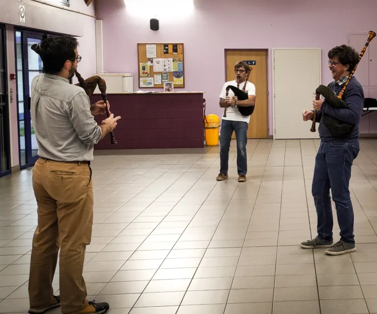 Les sonneurs de l’atelier veuze de la Javelle du Pays d’Ancenis en répétition