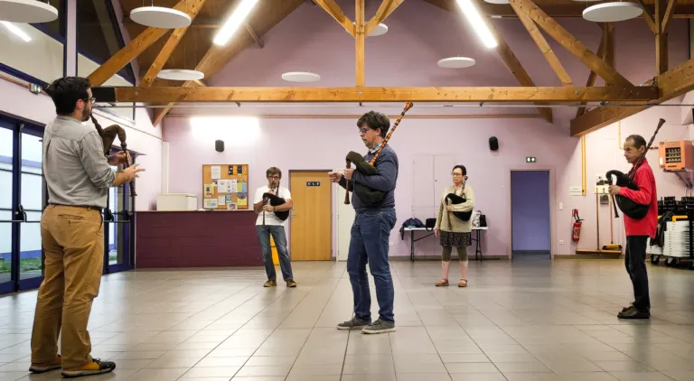 Les sonneurs de l’atelier veuze de la Javelle du Pays d’Ancenis en répétition