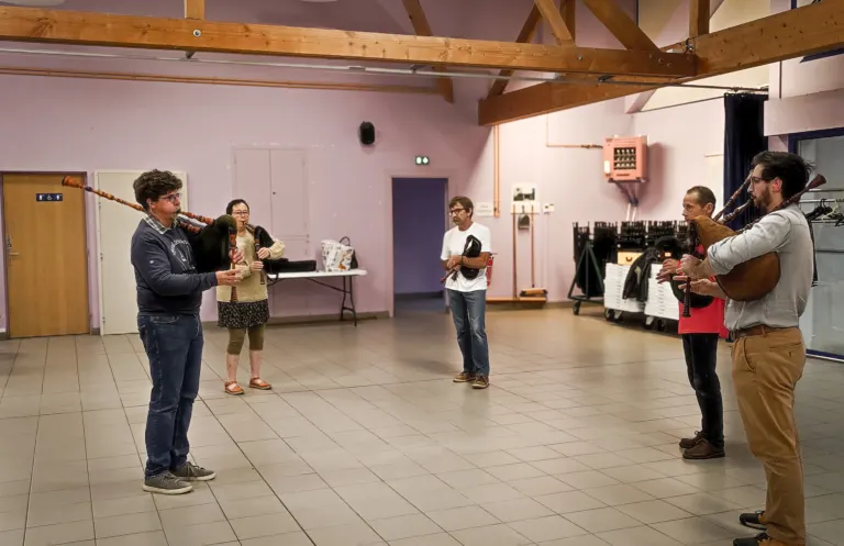 Les sonneurs de l’atelier veuze de la Javelle du Pays d’Ancenis en répétition