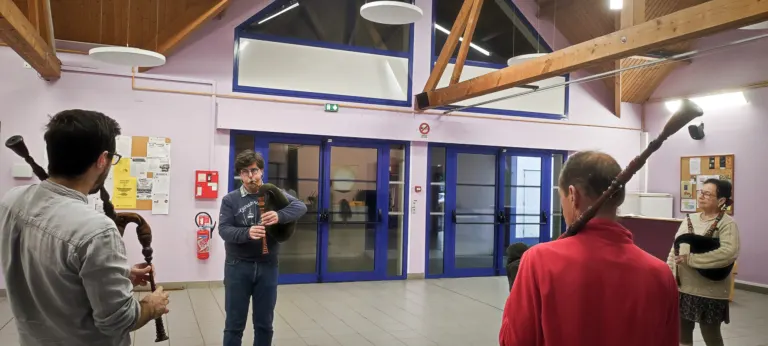 Les sonneurs de l’atelier veuze de la Javelle du Pays d’Ancenis en répétition